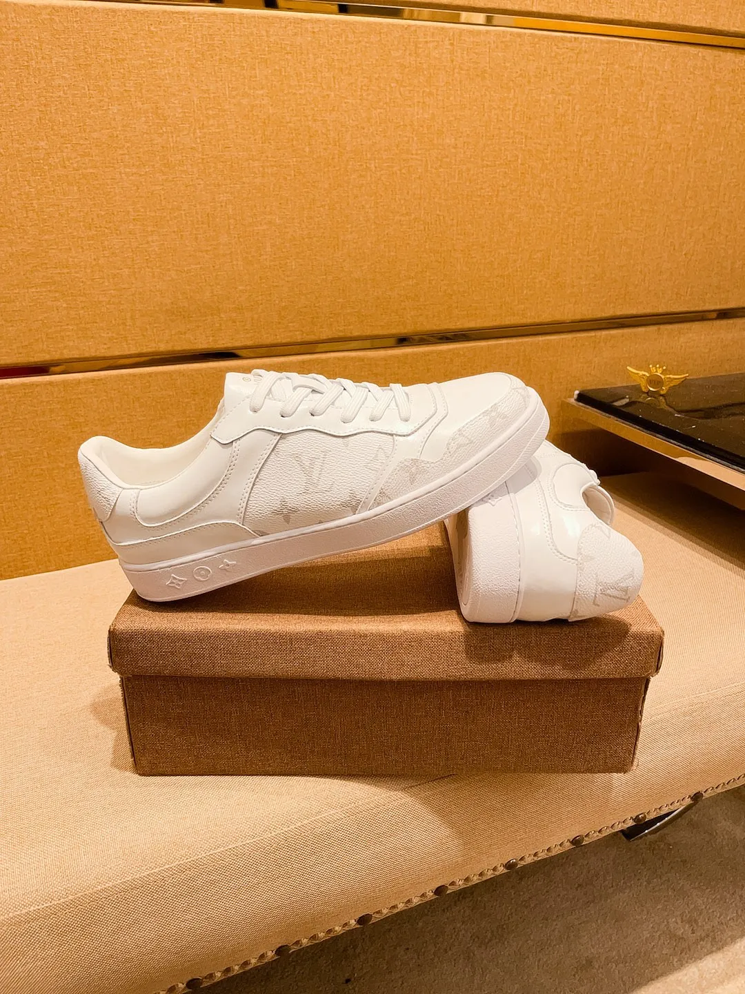 Men's shoes💰 400💰[LV]🔥Louis Vuitton, high-end men's shoes brand, official website 1:1 latest masterpiece: the upper is made of Italian imported first-layer cowhide with a comfortable and breathable lining➕original non-slip and wear-resistant outsole🔥, making walking more convenient and comfortable! An exclusive new model, a stunning work, a beautiful 1:1 replica [color] compared to the official quality! Create a fashionable personality to set off your uniqueness! A must-have for trendy men! Classic🔥Size: 38-44 Color: 🔥Multiple colors available🔥
